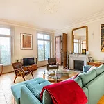 Guestready - Picturesque Apt Near Voltaire Station